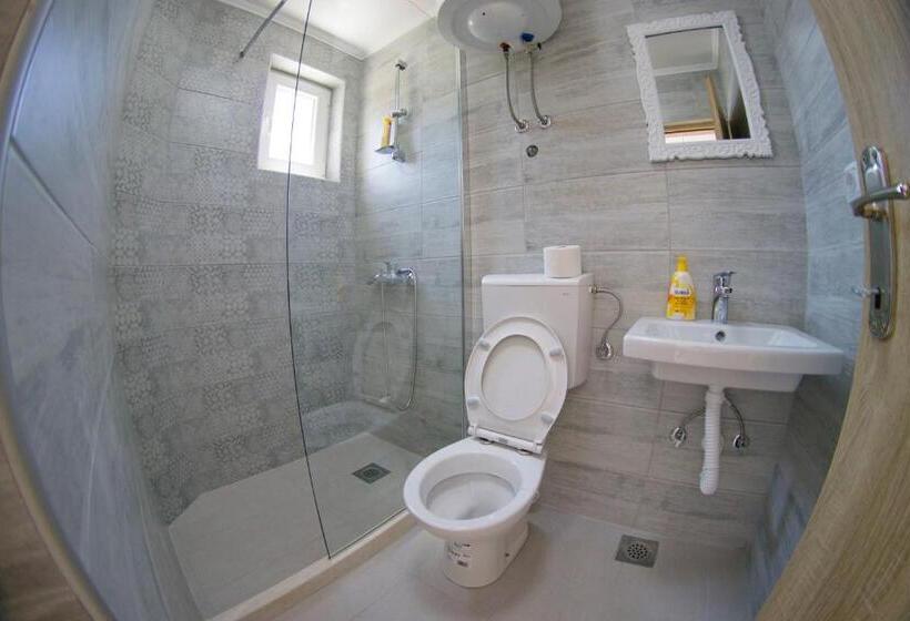 استودیو استاندارد با چشم‌انداز باغ, Apartmani Ogi 1