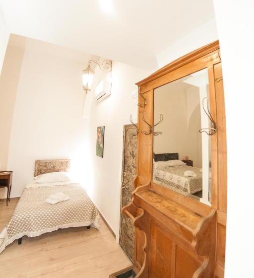 חדר קומפורט לשלושה, Casa Galione