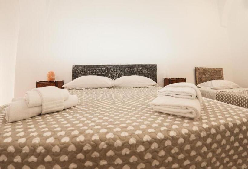 חדר קומפורט לשלושה, Casa Galione