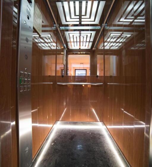 اتاق لوکس, Drugarska Prica Lana