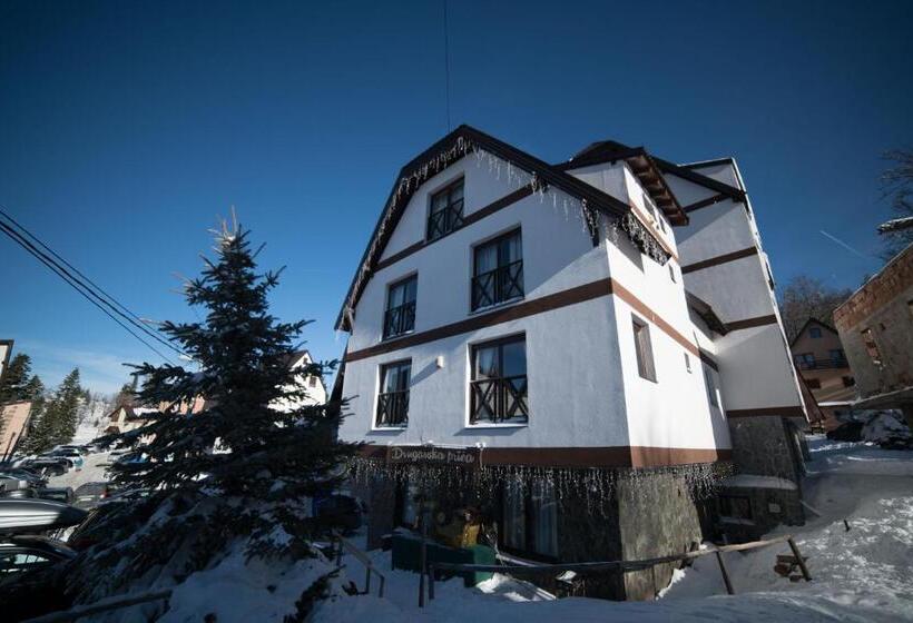 اتاق لوکس, Drugarska Prica Lana