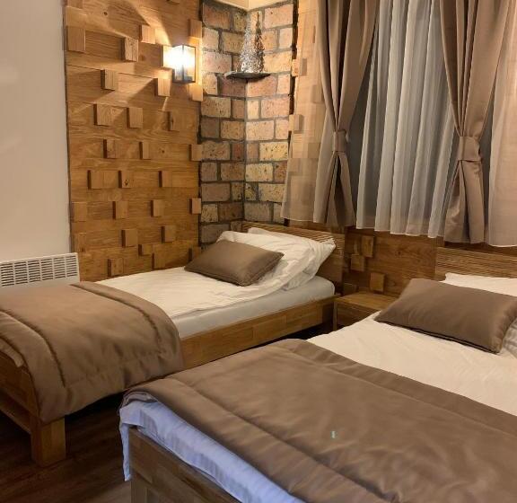 اتاق استاندارد, Drugarska Prica Lana