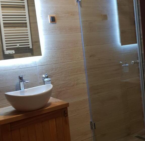 اتاق استاندارد, Drugarska Prica Lana