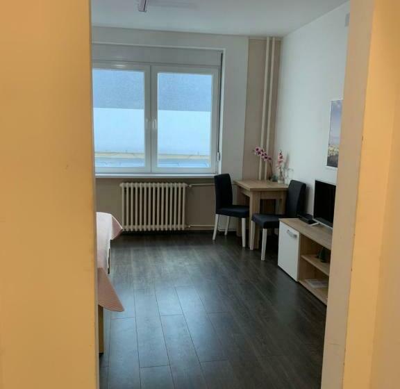 سوییت, Post Apartmani A 1