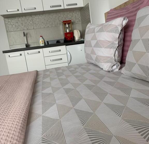 سوییت, Post Apartmani A 1