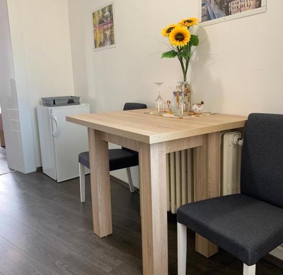 سوئیت با تخت بزرگ, Post Apartmani A 1