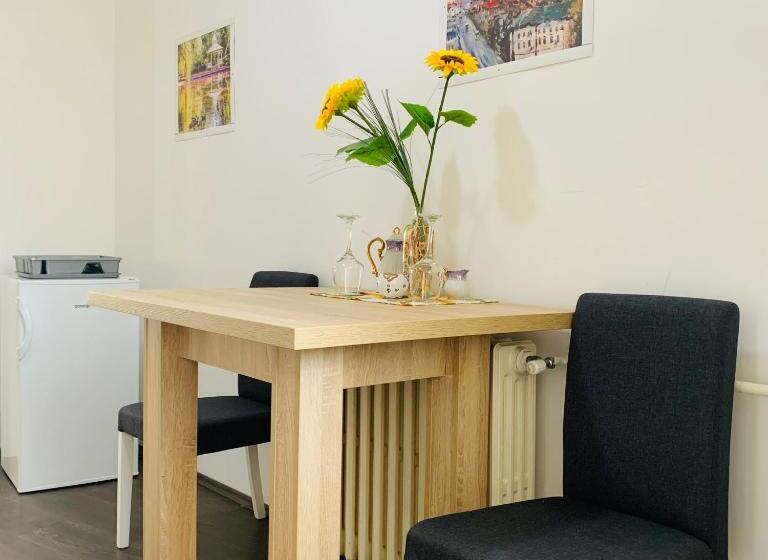 سوئیت با تخت بزرگ, Post Apartmani A 1