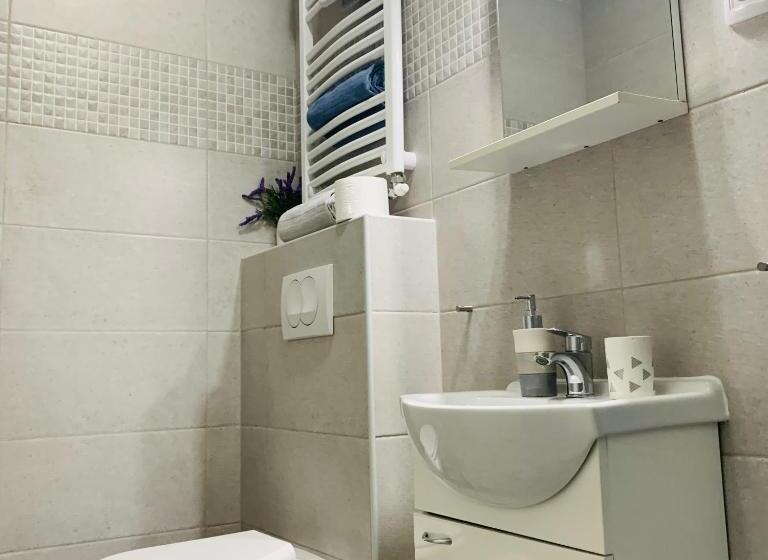 سوئیت با تخت بزرگ, Post Apartmani A 1