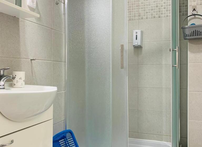 سوئیت با تخت بزرگ, Post Apartmani A 1