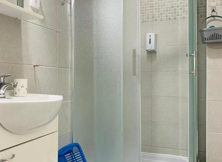 سوئیت با تخت بزرگ, Post Apartmani A 1