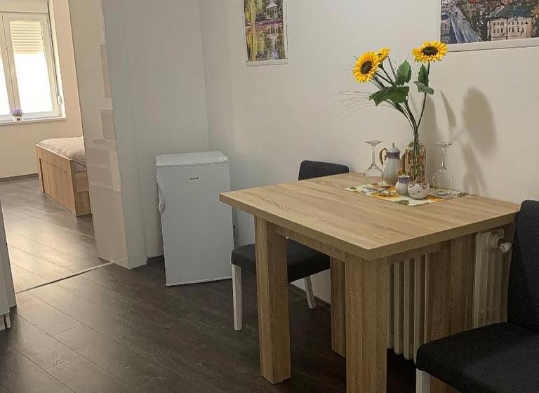 سوئیت با تخت بزرگ, Post Apartmani A 1