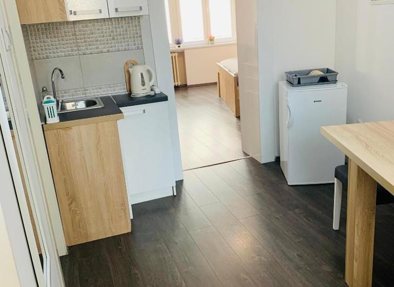 سوئیت با تخت بزرگ, Post Apartmani A 1