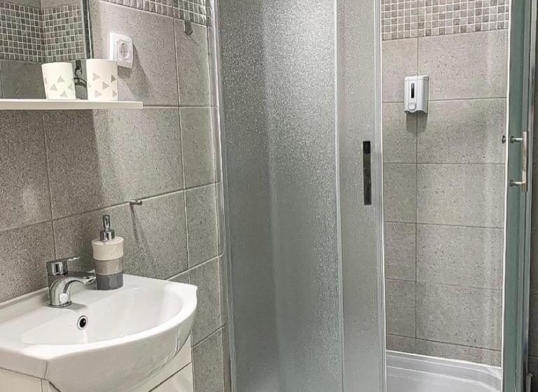 سوئیت با تخت بزرگ, Post Apartmani A 1