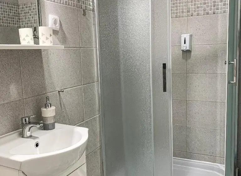 سوئیت با تخت بزرگ, Post Apartmani A 1