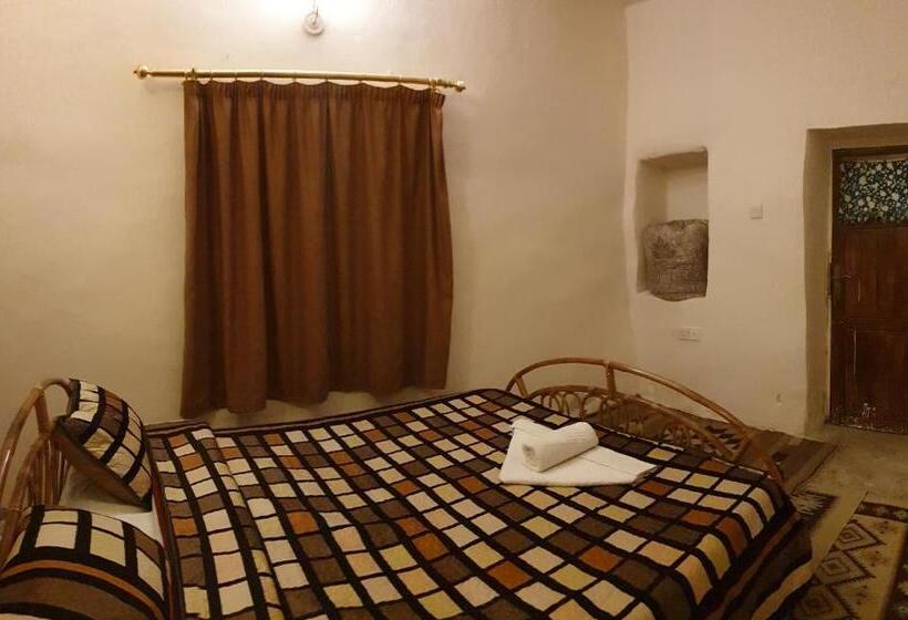 اتاق سوپریور با تخت بزرگ, The Orient Home