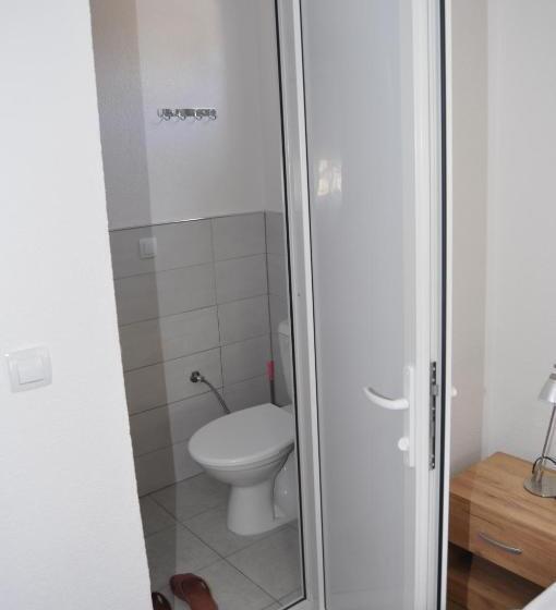 اتاق استاندارد سه نفره, Villa Rita