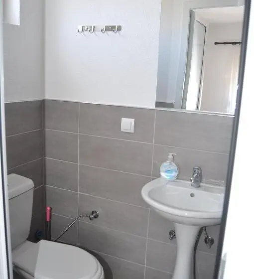 اتاق استاندارد سه نفره, Villa Rita