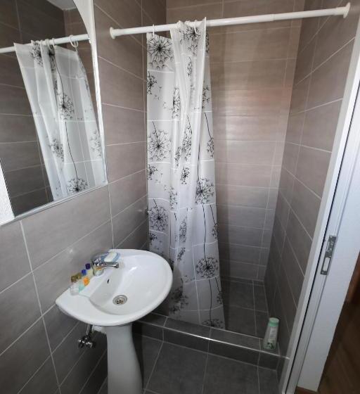 اتاق استاندارد سه نفره, Villa Rita