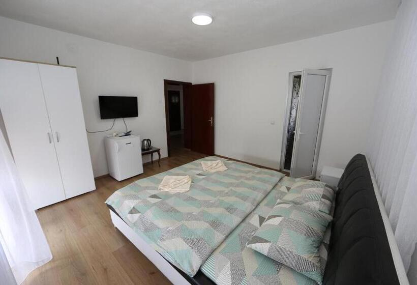 اتاق لوکس, Villa Rita