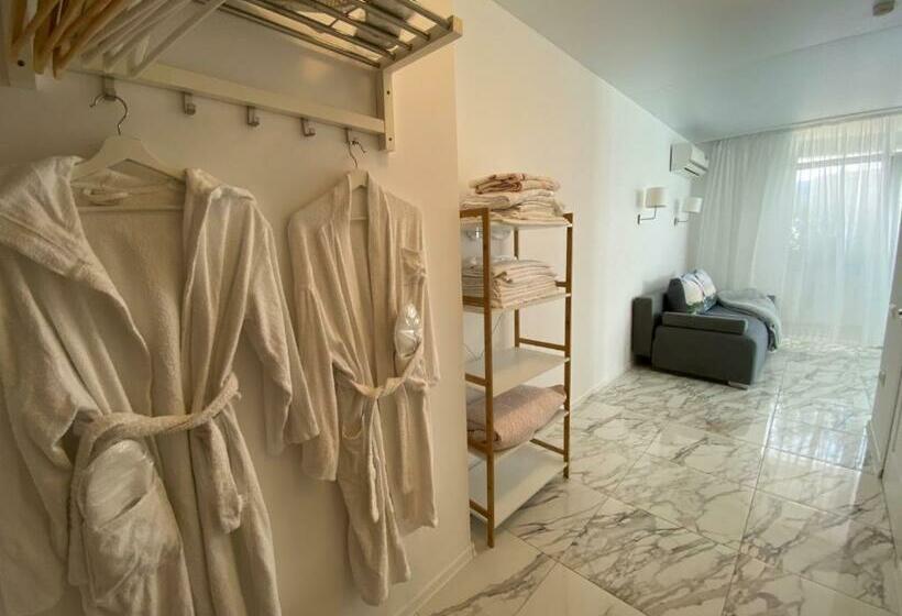 استودیو لوکس با چشم‌انداز دریا, Pure Wellness Sea View Beluga & Dolphin Luxury Hotel Apartments