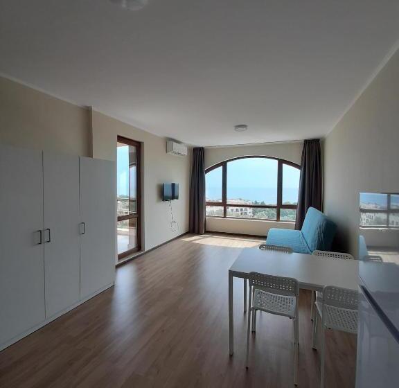 스위트 킹사이즈 침대, Vesta Riviera   Free Parking