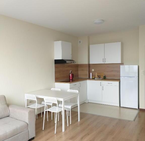 테라스가 있는 2 베드룸 아파트, Vesta Riviera   Free Parking