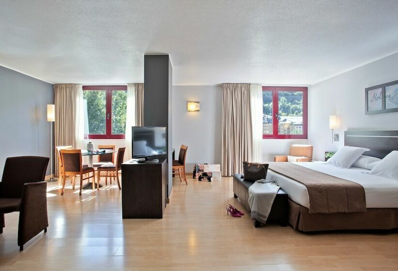 سوییت, Acta Art