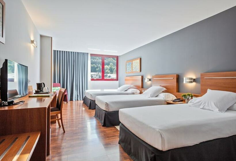 اتاق خانوادگی, Acta Art