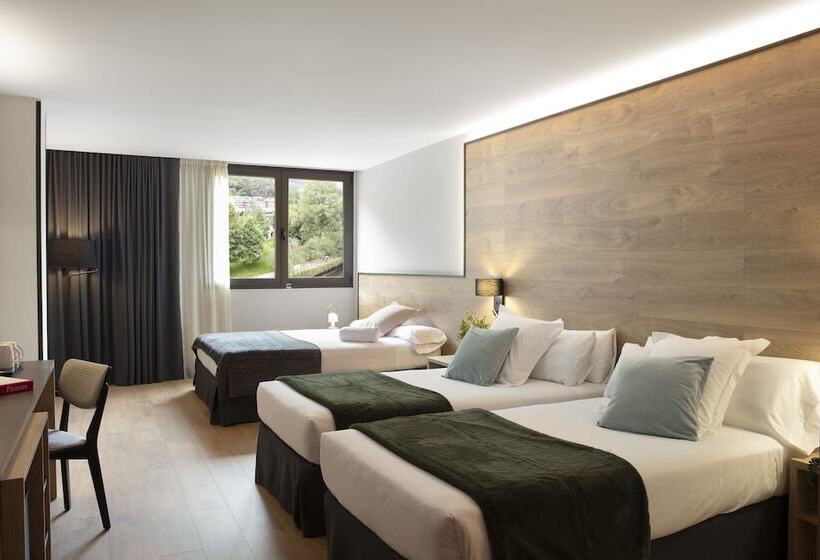 اتاق خانوادگی, Acta Art