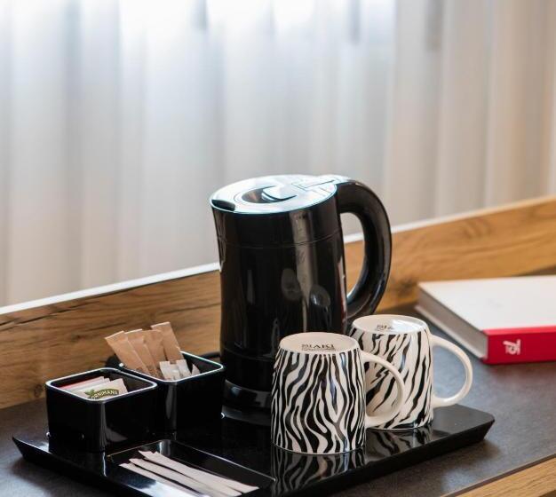 اتاق استاندارد, Acta Art