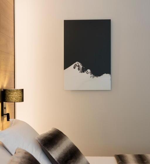 اتاق استاندارد, Acta Art