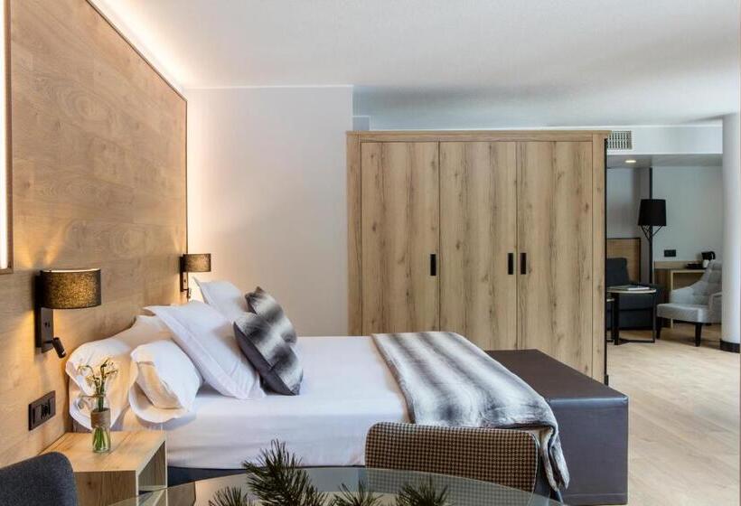 سوییت, Acta Art