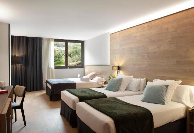 اتاق خانوادگی, Acta Art