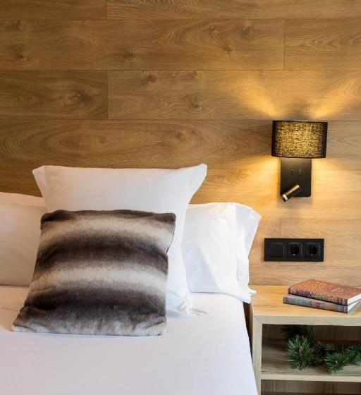 اتاق استاندارد با چشم‌انداز کوهستان, Acta Art