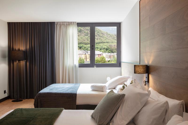 اتاق خانوادگی, Acta Art