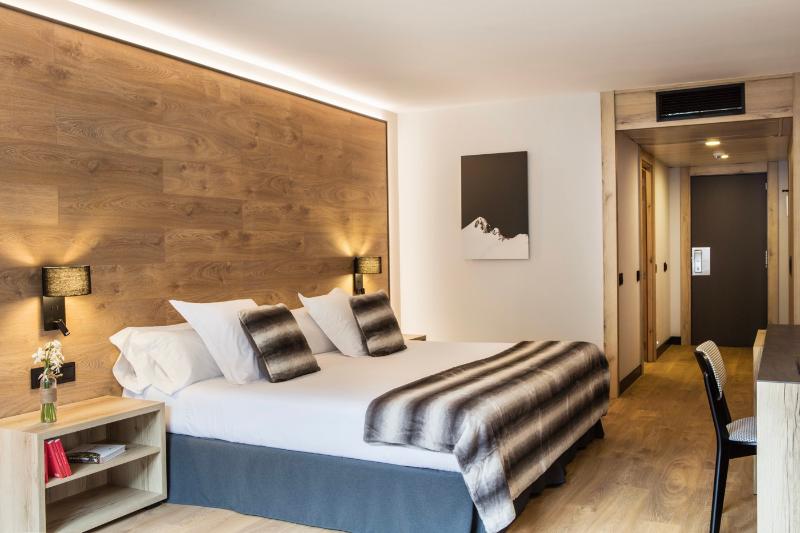 اتاق استاندارد, Acta Art