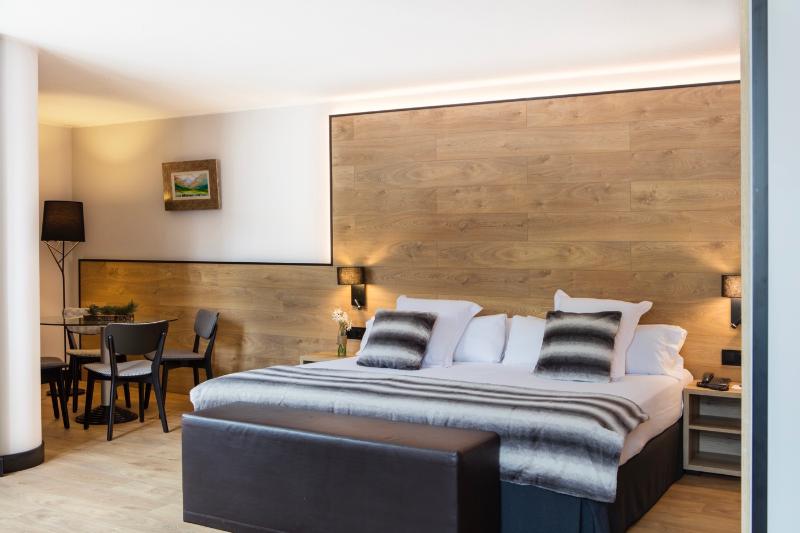 سوییت, Acta Art