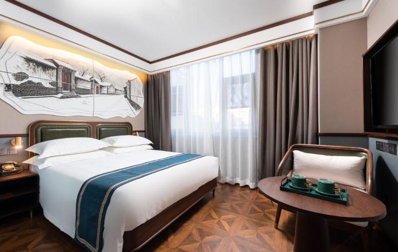 اتاق خانوادگی, Acta Art