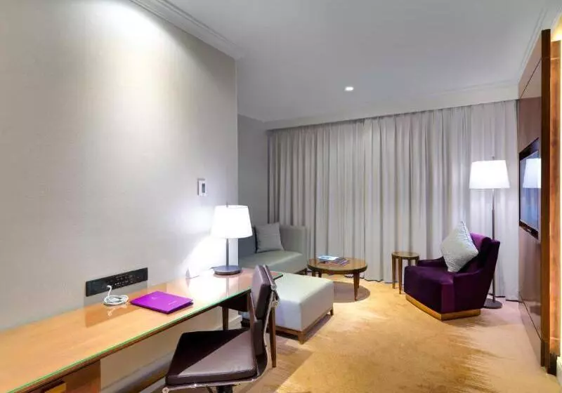 سوییت لوکس, Amora Hotel Jamison Sydney