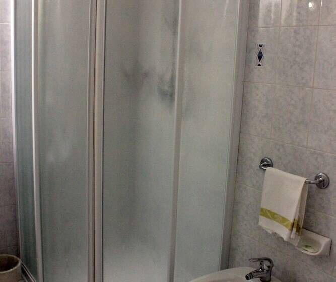 اتاق استاندارد یک نفره, Beatrice