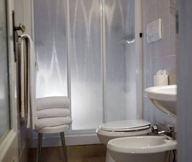 اتاق استاندارد چهار تخته, Beatrice