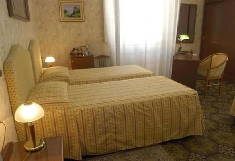 اتاق استاندارد چهار تخته, Beatrice