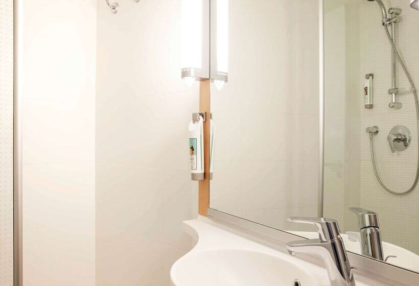 اتاق استاندارد, Ibis Cornella