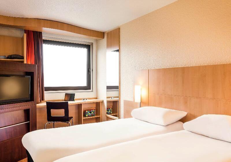 اتاق استاندارد سه نفره, Ibis Paris 17 Clichybatignolles
