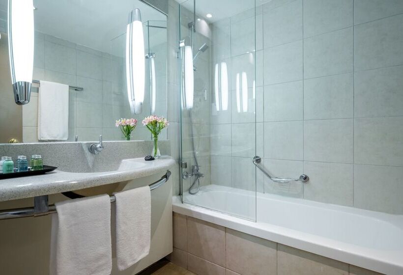 Номер Superior с Балконом, Leonardo Hotel Jerusalem