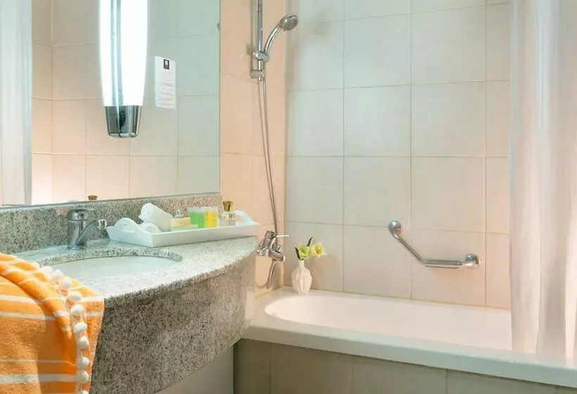 バルコニー付きスーペリアルーム, Leonardo Hotel Jerusalem