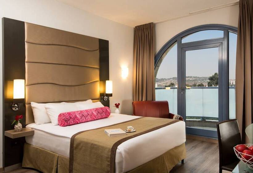 Номер Superior с Балконом, Leonardo Hotel Jerusalem