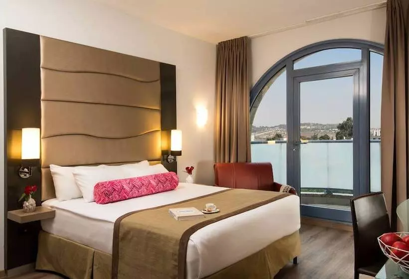 バルコニー付きスーペリアルーム, Leonardo Hotel Jerusalem