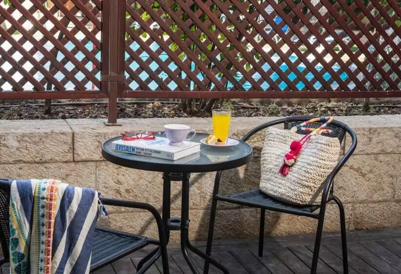 バルコニー付きスーペリアルーム, Leonardo Hotel Jerusalem