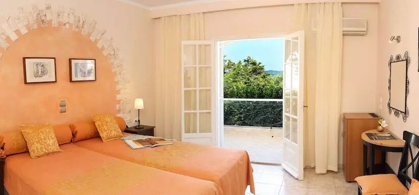 Quarto Triplo Standart, Nefeli